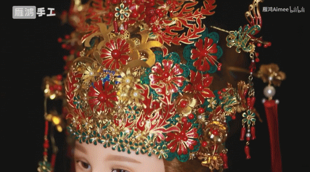 95后小姐姐用易拉罐和羽毛作凤冠,圈粉23万粉丝,美的要逆天! 第1张 95后小姐姐用易拉罐和羽毛作凤冠,圈粉23万粉丝,美的要逆天! 第1张