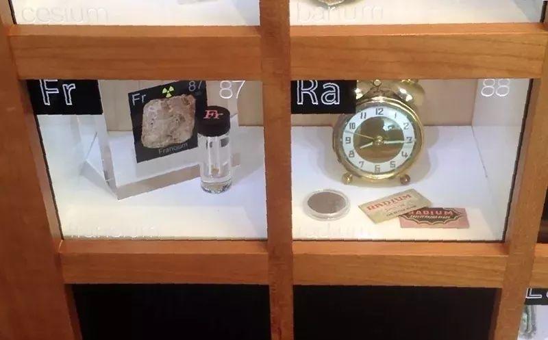 比尔盖茨办公室这面墙火了!实体版元素周期表,太震撼了! 第21张 比尔盖茨办公室这面墙火了!实体版元素周期表,太震撼了! 第21张