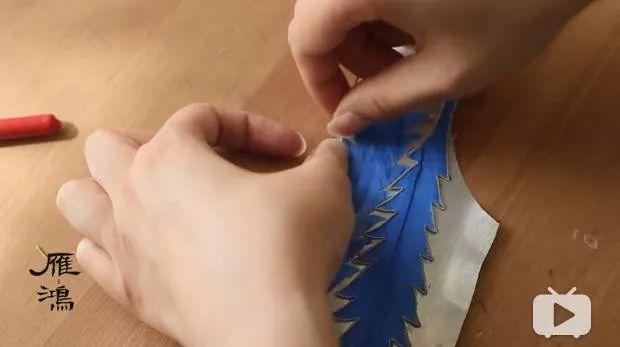 95后小姐姐用易拉罐和羽毛作凤冠,圈粉23万粉丝,美的要逆天! 第11张 95后小姐姐用易拉罐和羽毛作凤冠,圈粉23万粉丝,美的要逆天! 第11张