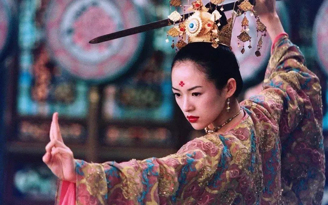 95后小姐姐用易拉罐和羽毛作凤冠,圈粉23万粉丝,美的要逆天! 第26张 95后小姐姐用易拉罐和羽毛作凤冠,圈粉23万粉丝,美的要逆天! 第26张